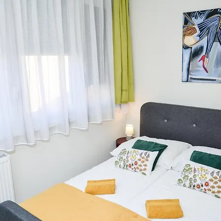 Apartment Flamingo Apartman *